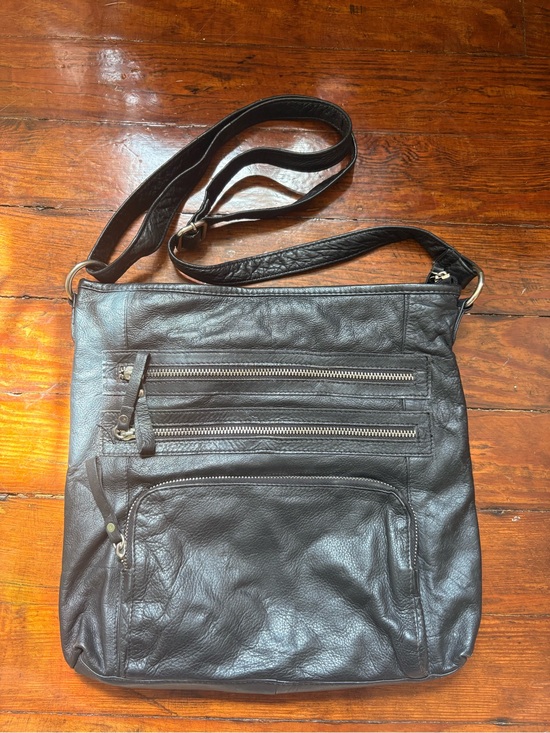 Great American Leatherworks Handbags - Black 100% Leather Messenger Bag with Multiple Zip Pockets
